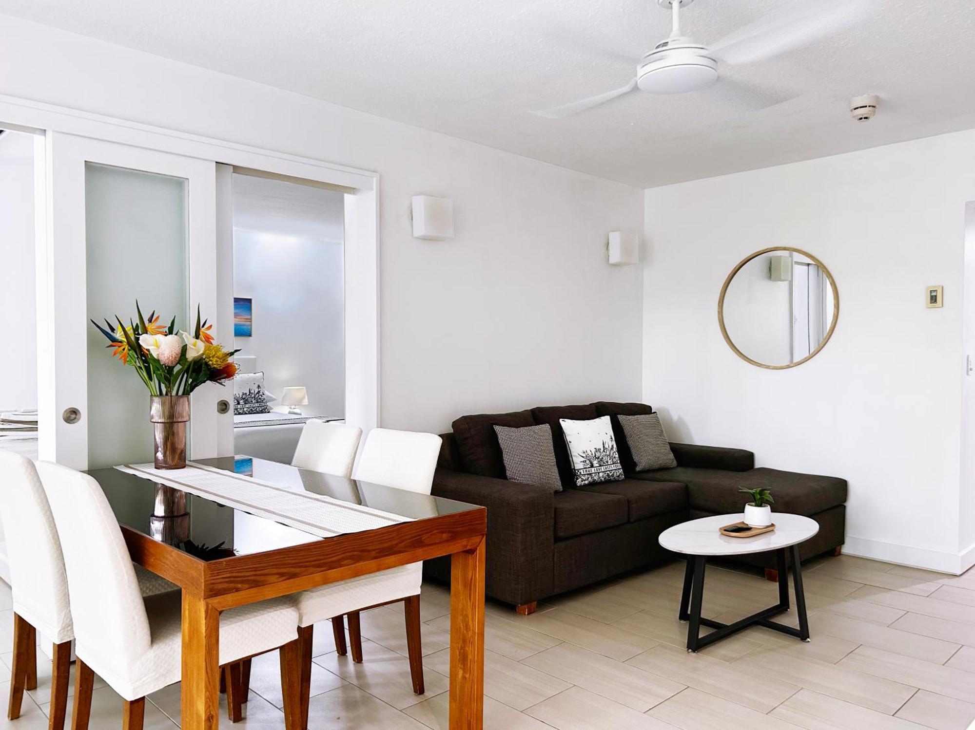 Palm Cove Beachside Apartments - Pool And Garden Views Bagian luar foto