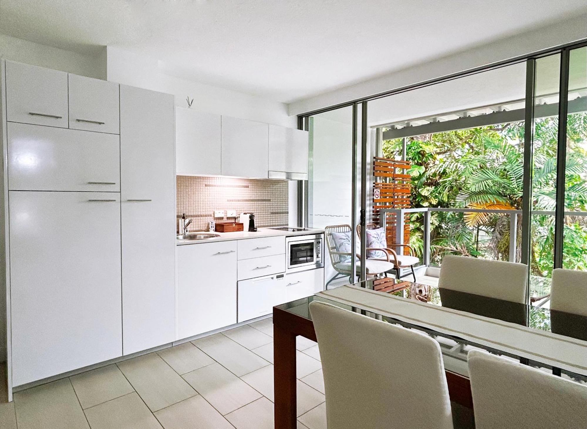 Palm Cove Beachside Apartments - Pool And Garden Views Bagian luar foto